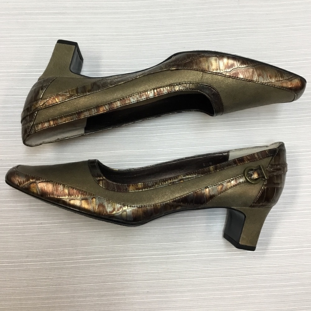 Exquisite Vaneli Pumps. - Picture 6 of 8